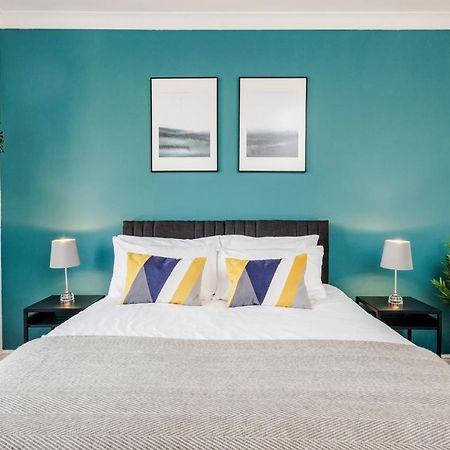 Business & Leisure 2 Bedroom & Parking By Damask Homes Ίλφορντ Εξωτερικό φωτογραφία