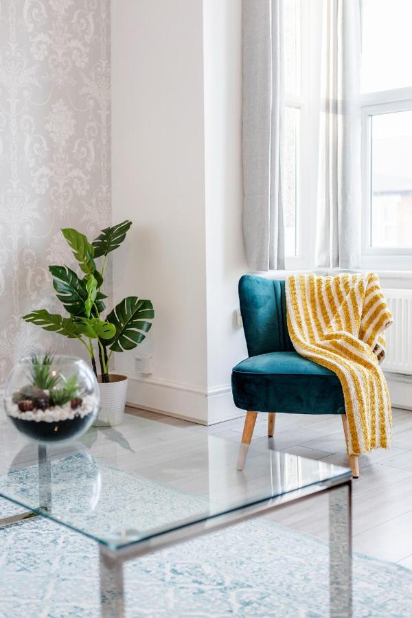 Business & Leisure 2 Bedroom & Parking By Damask Homes Ίλφορντ Εξωτερικό φωτογραφία