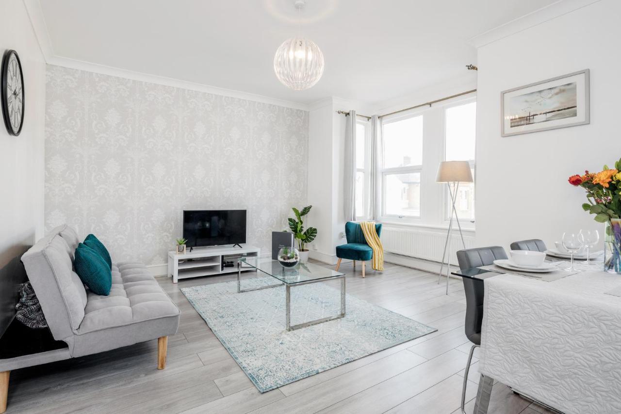 Business & Leisure 2 Bedroom & Parking By Damask Homes Ίλφορντ Εξωτερικό φωτογραφία