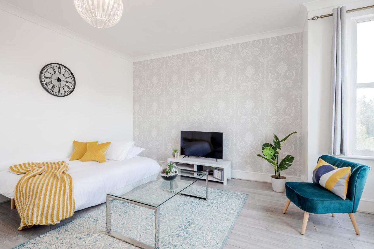 Business & Leisure 2 Bedroom & Parking By Damask Homes Ίλφορντ Εξωτερικό φωτογραφία