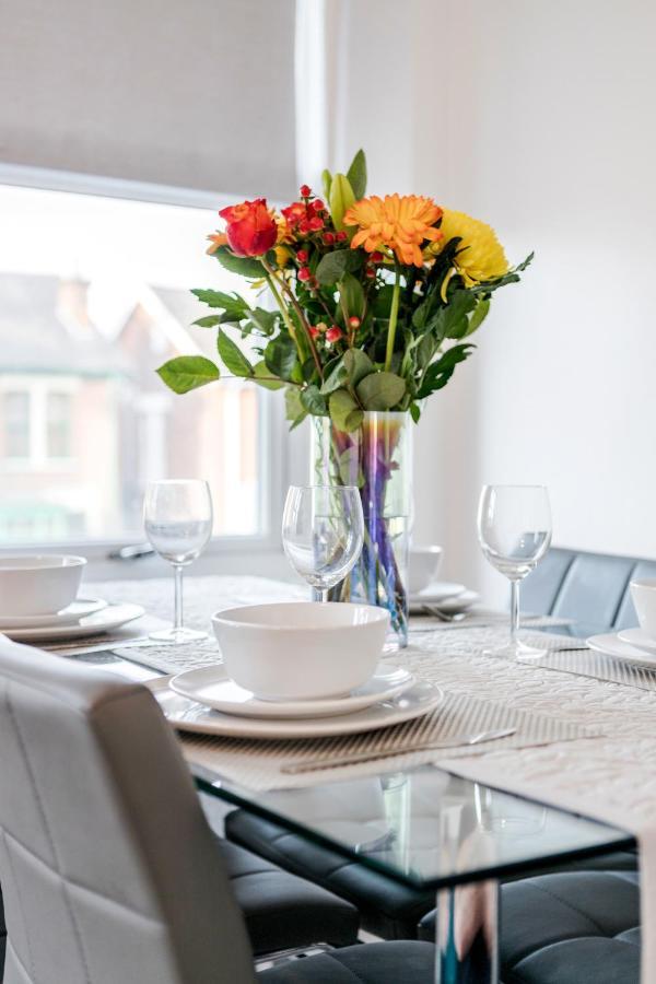 Business & Leisure 2 Bedroom & Parking By Damask Homes Ίλφορντ Εξωτερικό φωτογραφία