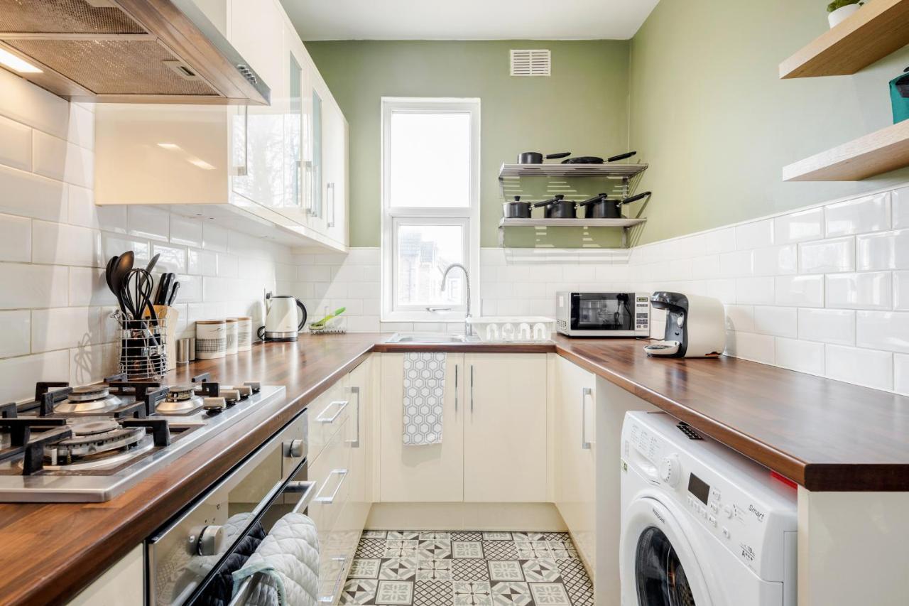 Business & Leisure 2 Bedroom & Parking By Damask Homes Ίλφορντ Εξωτερικό φωτογραφία
