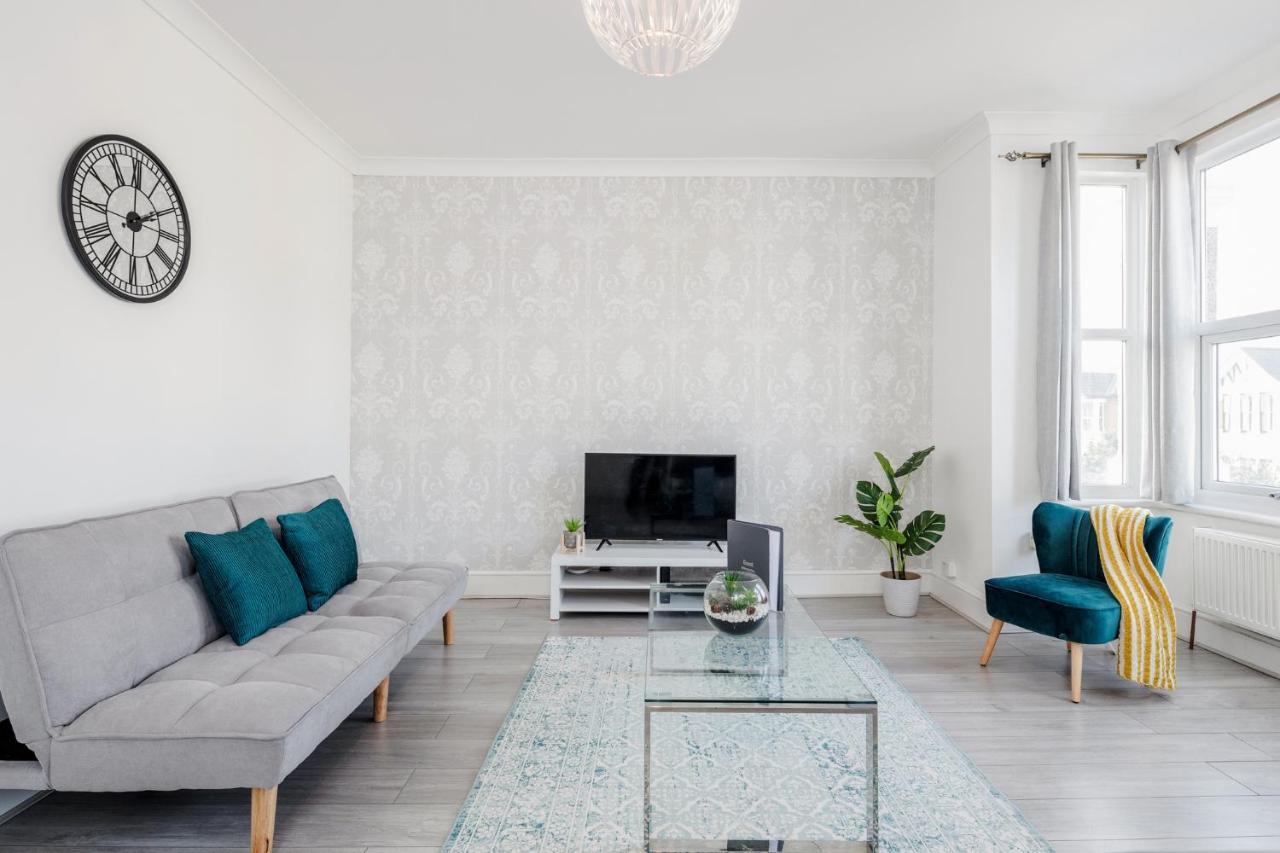 Business & Leisure 2 Bedroom & Parking By Damask Homes Ίλφορντ Εξωτερικό φωτογραφία