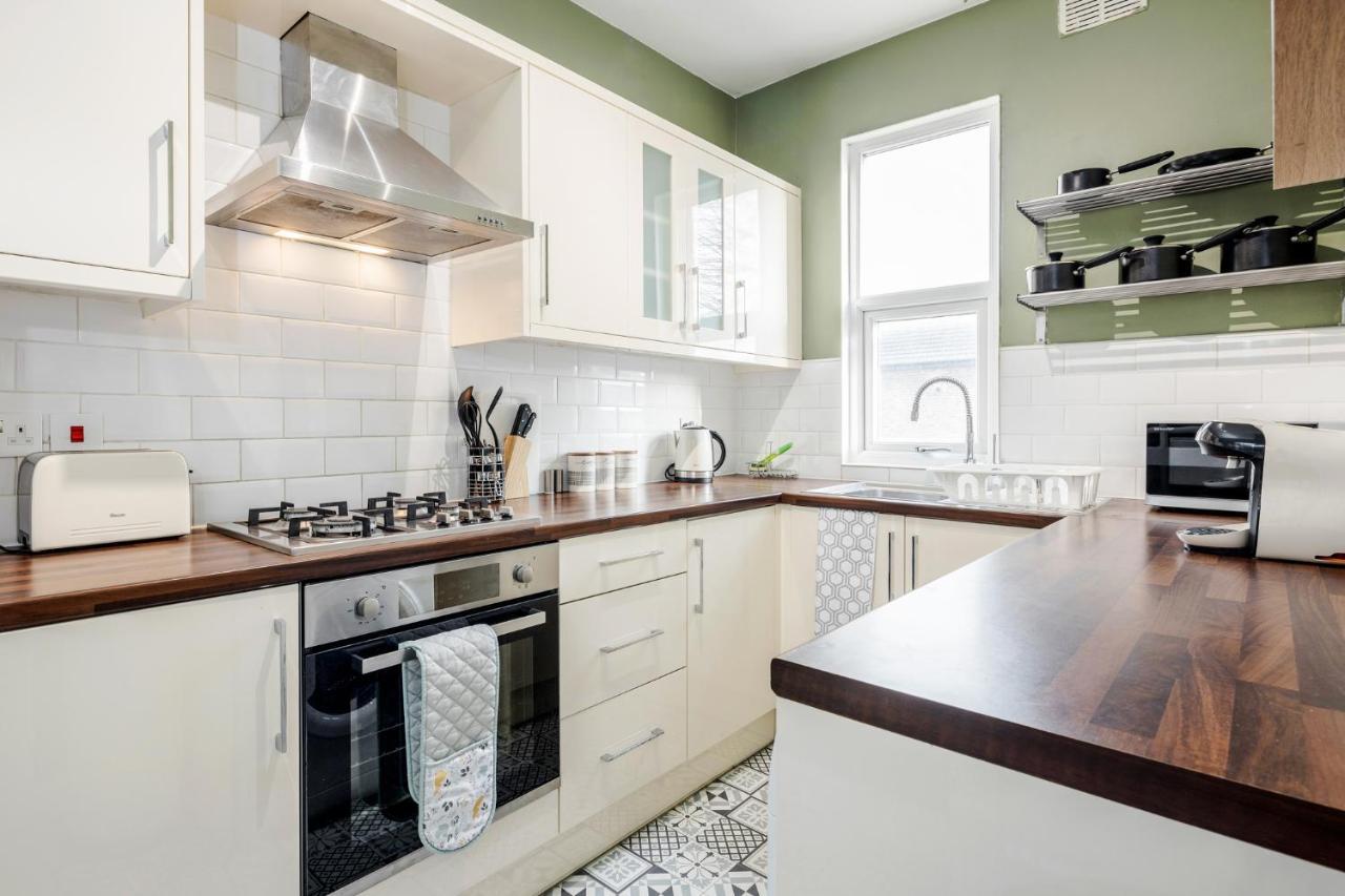 Business & Leisure 2 Bedroom & Parking By Damask Homes Ίλφορντ Εξωτερικό φωτογραφία